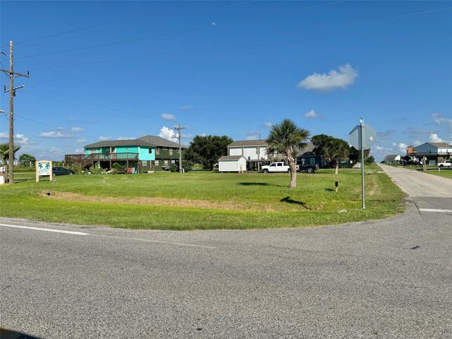 982 S Melody Lane, Crystal Beach, TX 77650