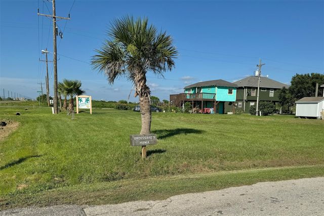982 S Melody Lane, Crystal Beach, TX 77650