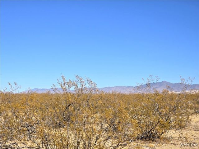 6671 W Brook Drive, Golden Valley, AZ 86413