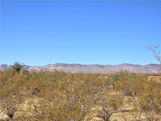 6671 W Brook Drive, Golden Valley, AZ 86413