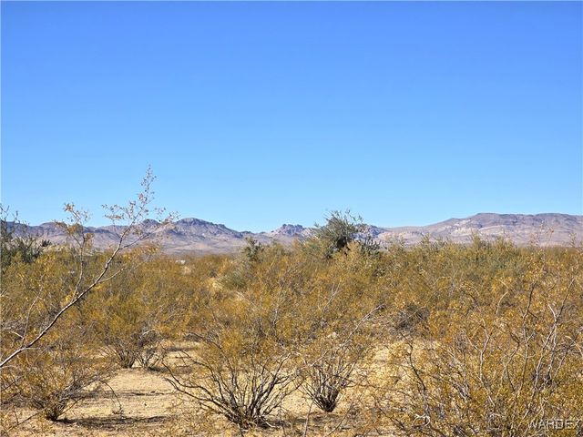 6671 W Brook Drive, Golden Valley, AZ 86413