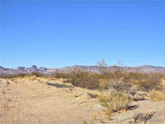 6671 W Brook Drive, Golden Valley, AZ 86413