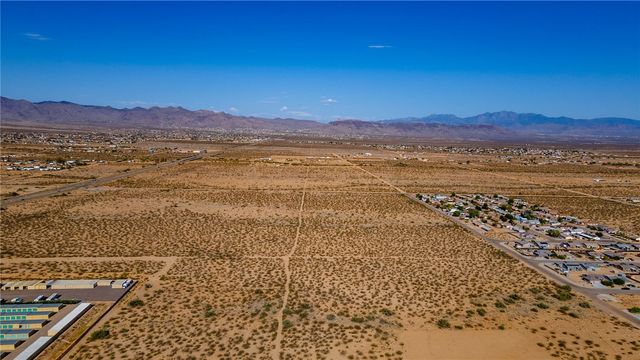 6671 W Brook Drive, Golden Valley, AZ 86413