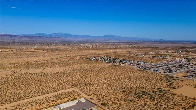 6671 W Brook Drive, Golden Valley, AZ 86413