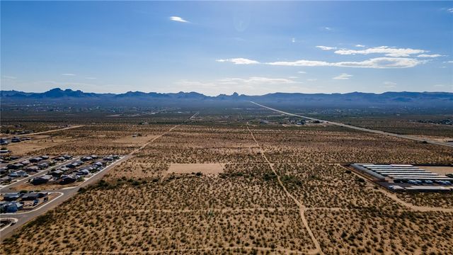 6671 W Brook Drive, Golden Valley, AZ 86413