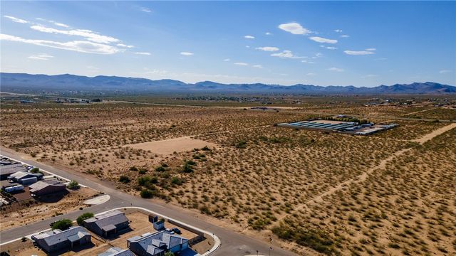 6671 W Brook Drive, Golden Valley, AZ 86413