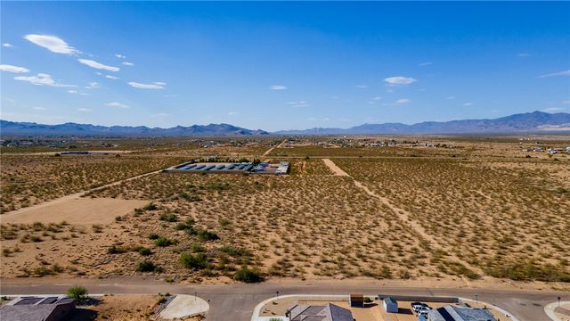 6671 W Brook Drive, Golden Valley, AZ 86413