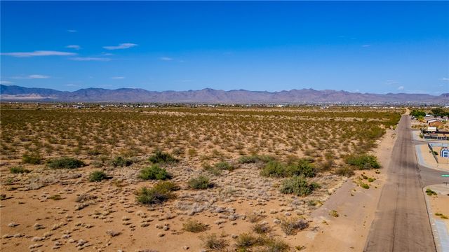 6671 W Brook Drive, Golden Valley, AZ 86413