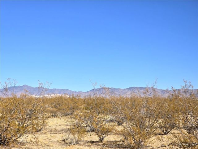 6671 W Brook Drive, Golden Valley, AZ 86413