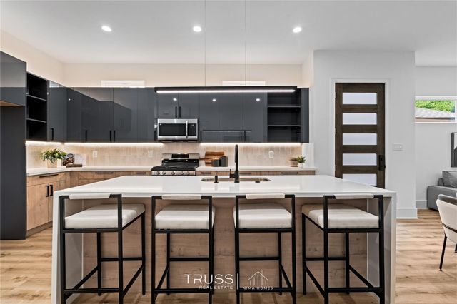 6117 Grace Lane, Houston, TX 77021