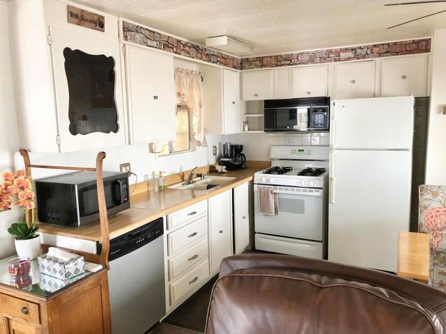 74711 Dillon Rd Spc 323, Desert Hot Springs, CA 92241