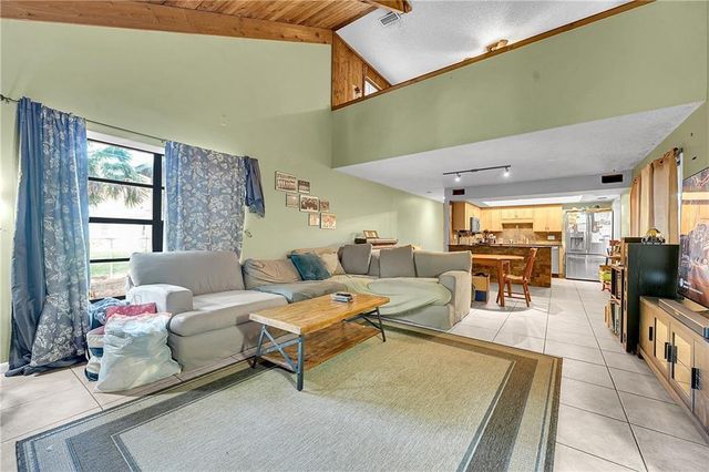 7103 Arthurs Rd, Fort Pierce, FL 34951