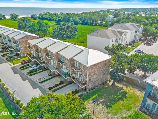 21 Oak Alley Lane, Long Beach, MS 39560