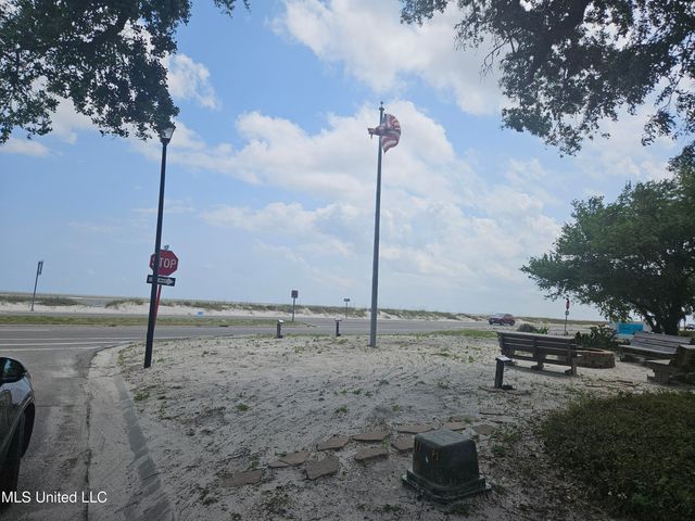 21 Oak Alley Lane, Long Beach, MS 39560