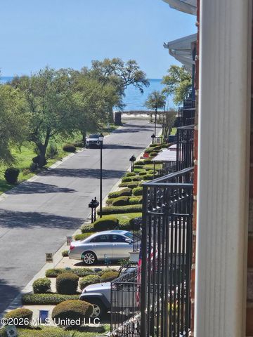 21 Oak Alley Lane, Long Beach, MS 39560