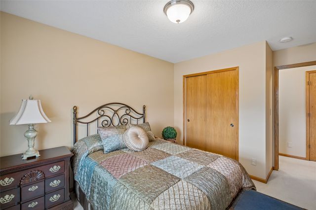 2305 NW Maple Street, Ankeny, IA 50023