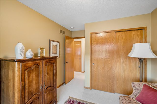 2305 NW Maple Street, Ankeny, IA 50023