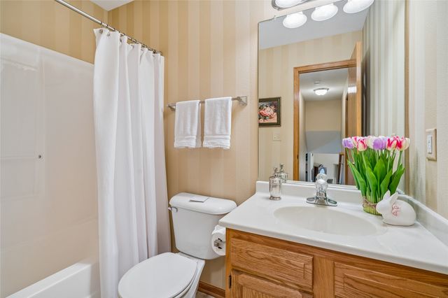 2305 NW Maple Street, Ankeny, IA 50023