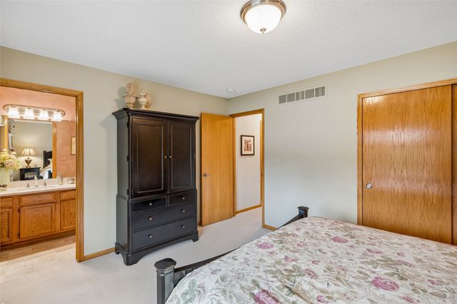 2305 NW Maple Street, Ankeny, IA 50023