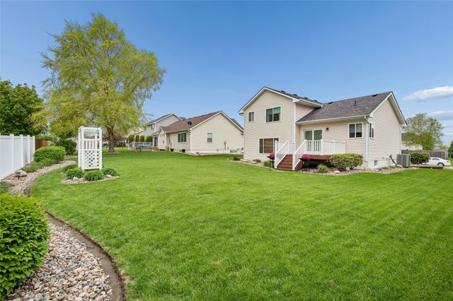 2305 NW Maple Street, Ankeny, IA 50023
