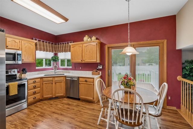 2305 NW Maple Street, Ankeny, IA 50023