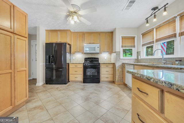 145 Stoneridge Way, Fayetteville, GA 30215