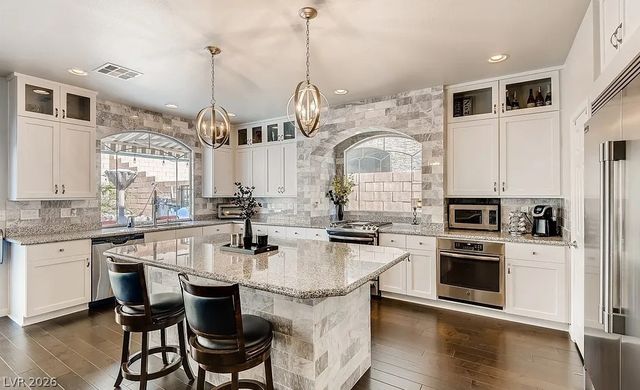 9877 Parador Cellars Court, Las Vegas, NV 89141