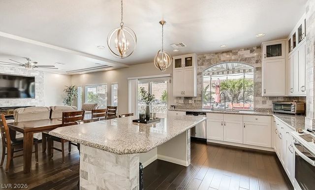 9877 Parador Cellars Court, Las Vegas, NV 89141