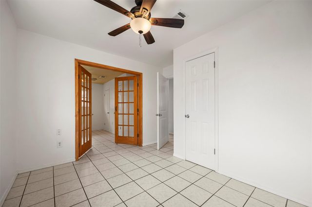 522 Hollyvale Dr, Houston, TX 77060