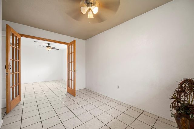 522 Hollyvale Dr, Houston, TX 77060