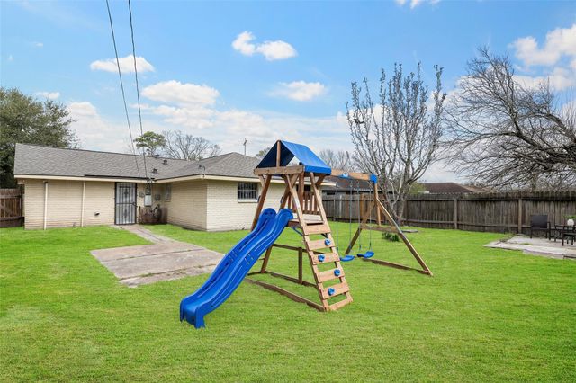 522 Hollyvale Dr, Houston, TX 77060
