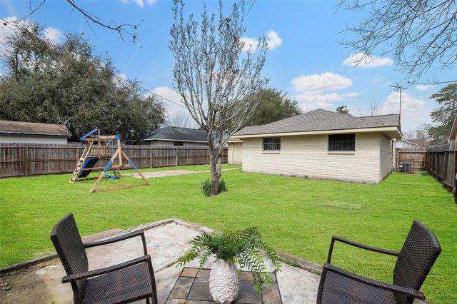 522 Hollyvale Dr, Houston, TX 77060