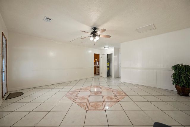 522 Hollyvale Dr, Houston, TX 77060