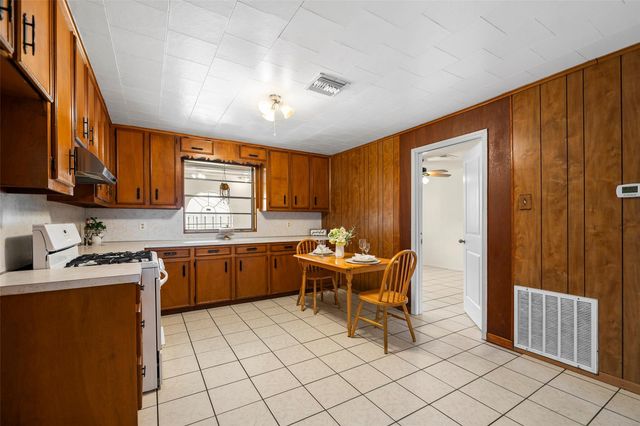 522 Hollyvale Dr, Houston, TX 77060
