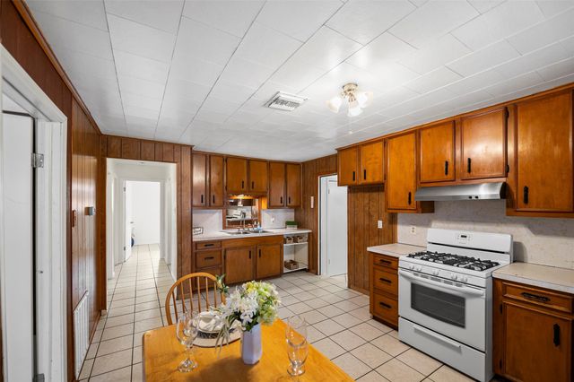 522 Hollyvale Dr, Houston, TX 77060