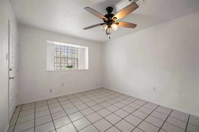 522 Hollyvale Dr, Houston, TX 77060
