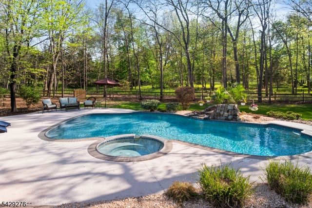 93 Sleepy Hollow Ln, Montgomery Twp., NJ 08502