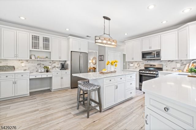 93 Sleepy Hollow Ln, Montgomery Twp., NJ 08502
