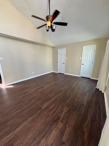 174 April Point Drive N, Conroe, TX 77356