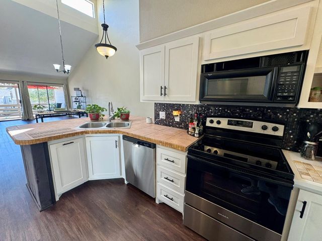 174 April Point Drive N, Conroe, TX 77356