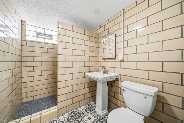 27843 Southern Avenue, North Olmsted, OH 44070