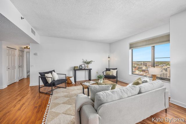 33 Campau Circle Nw, City Of Grand Rapids, MI 49503