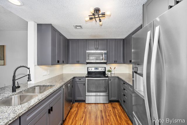 33 Campau Circle Nw, City Of Grand Rapids, MI 49503