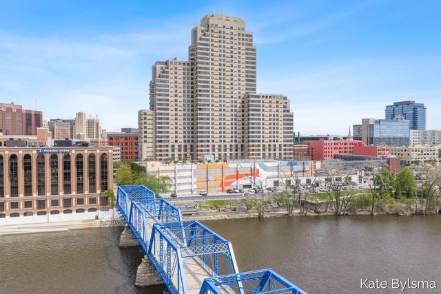 33 Campau Circle Nw, City Of Grand Rapids, MI 49503