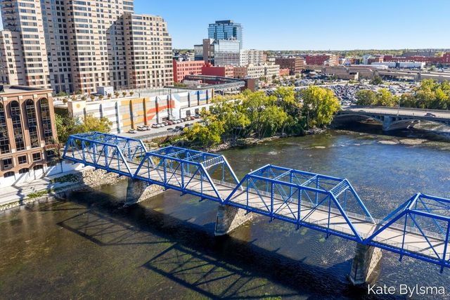 33 Campau Circle Nw, City Of Grand Rapids, MI 49503