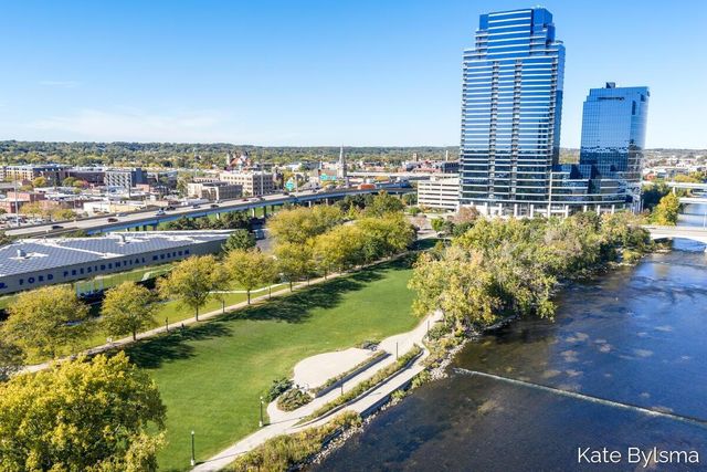 33 Campau Circle Nw, City Of Grand Rapids, MI 49503
