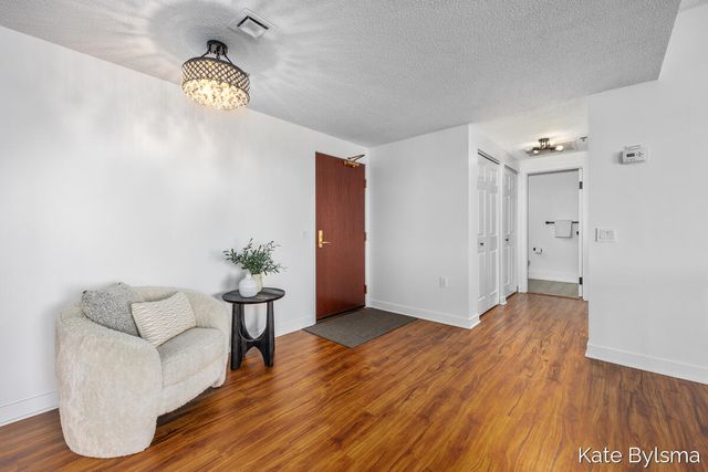33 Campau Circle Nw, City Of Grand Rapids, MI 49503