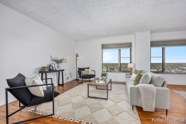 33 Campau Circle Nw, City Of Grand Rapids, MI 49503