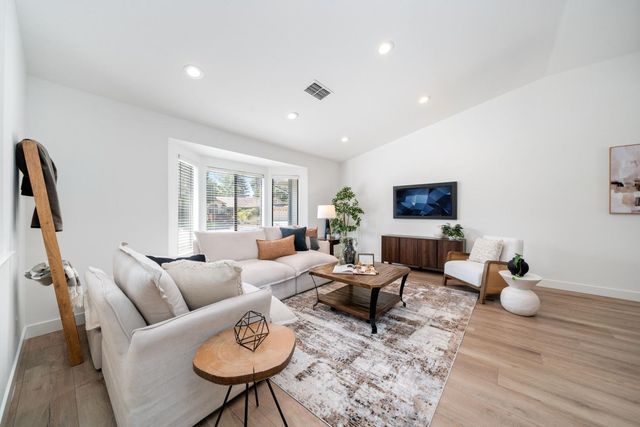 1121 Saint Andrews Dr, El Dorado Hills, CA 95762