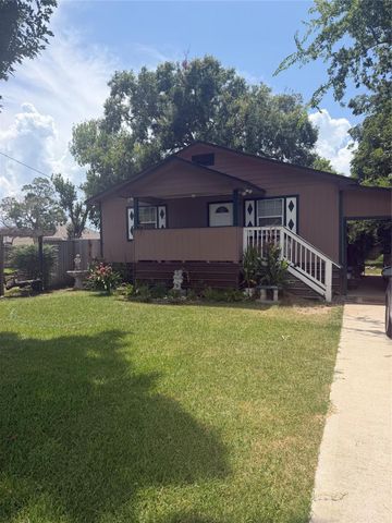 213 N 2nd Street, La Porte, TX 77571